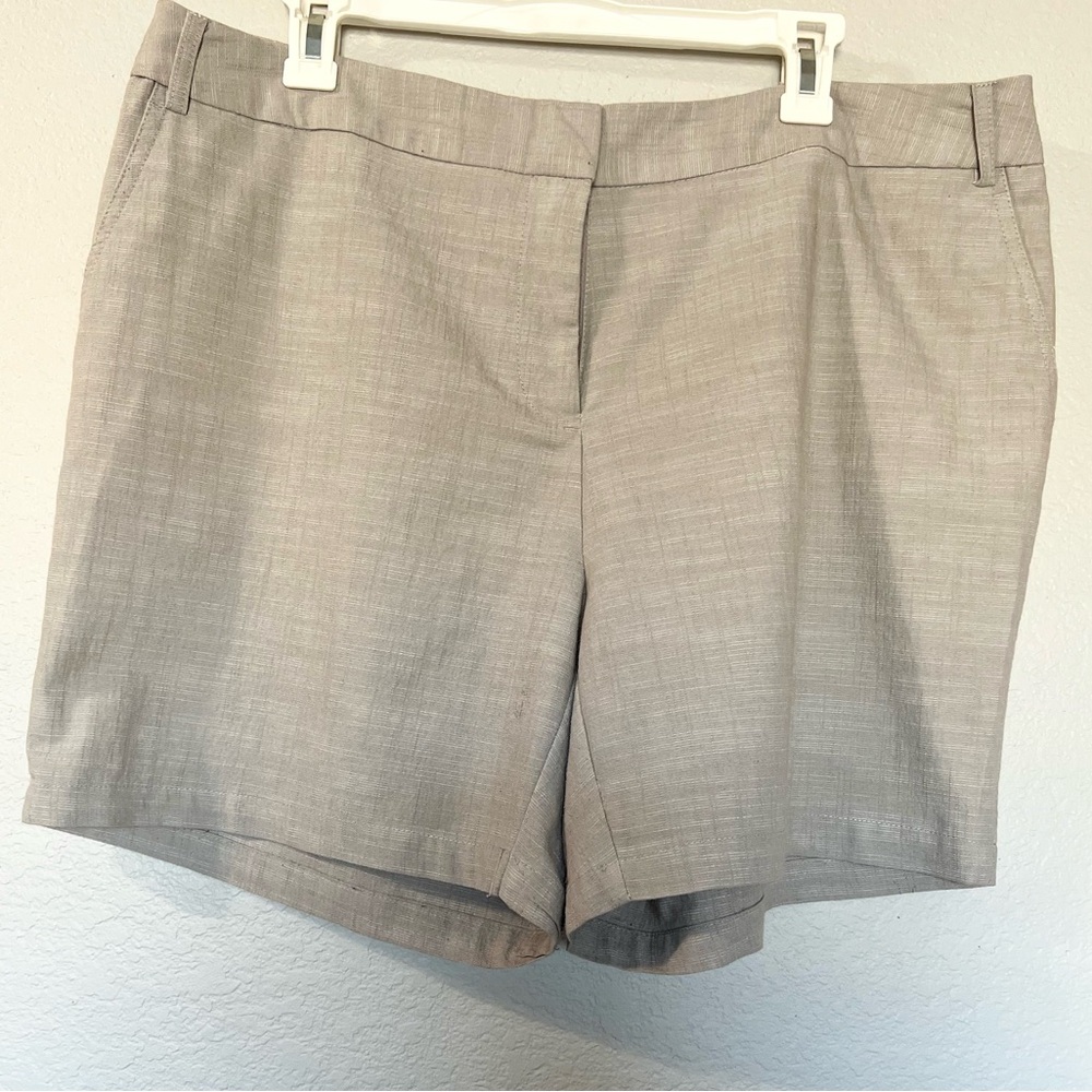 Counterparts Women's Tailored Light Gray Dress Shorts size 16 linen texture